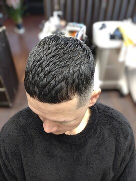 トバ(TOBA) スキンフェード×クロップ