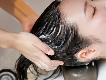 シュシュ 高坂店(Chou Chou)の写真/すべてのお客様へマッサージケアシャンプーを導入◎クリームバス/オイルスパ/炭酸スパでリラックス♪