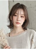 【ブルベ夏30代】透明感グレージュの愛され外ハネミディ