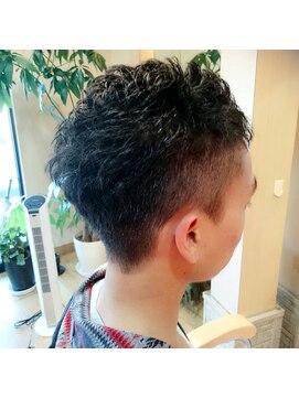 アンズヘアー 2ブロック　バック刈上げ