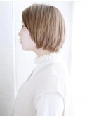 ハイトーンベースのストレートボブ