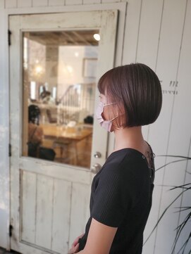 ヘアスペース リズム グリーン(Hair space Rizm green) さりげないインナーカラー×ボブ 30代40代50代60代