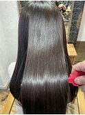 ドライヤーで乾かしただけで綺麗にサラサラにまとまる縮毛矯正