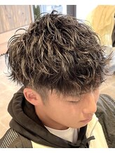 男らしさを感じるこなれたスタイルに！”ツイストスパイラルパーマ(ショート)”