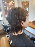 猫っ毛のクセ毛を活かすウルフヘア