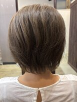 トレセッテ(tre sette)&nbsp;ショートレイヤーボブ／イルミナカラー フォレスト＆オーシャン