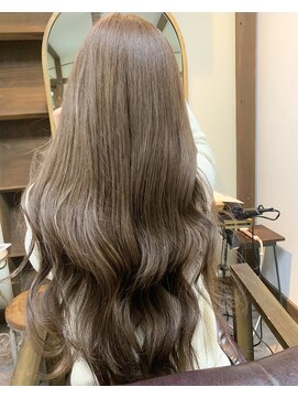 ガルボ ヘアー(garbo hair) オトナ女子 10代 20代30代 ミルクティーグレージュ 透明感カラー