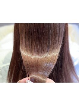 《夏の湿気・うねり対策で縮毛矯正☆艶々ストレートヘア》[上野/御徒町/縮毛矯正/髪質改善］