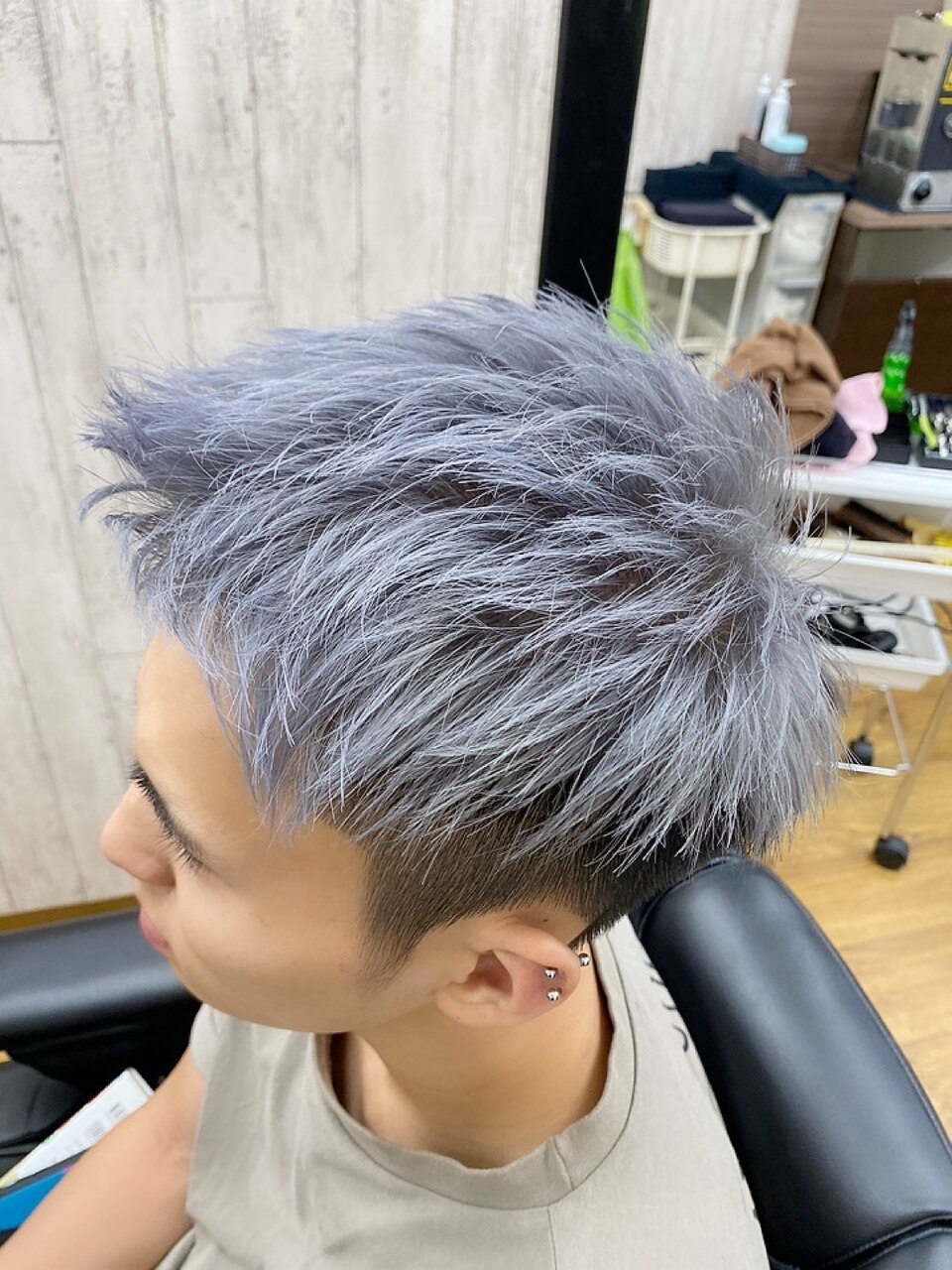 グレーアッシュ/ダブルカラー/ブリーチ/スパイキーショート