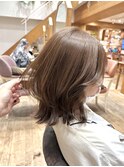 くびれレイヤーボブシルキーベージュ外ハネボブベージュカラー