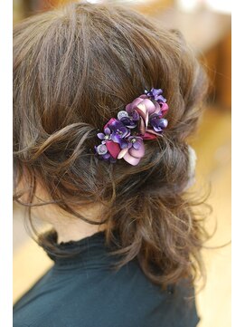 ベル(BELL) ルーズに束ねてお出かけしましょう♪【BELL桜新町/用賀】