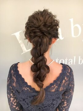 リア(Li'a by neolive) 編み下ろしヘアセット