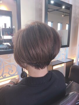 ロンド(Le rond) 明るいグレーカラーのショートボブ