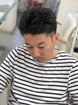 ヘアーメイクマイフェアリー スーツにもカジュアルにも似合うツーブロックスタイル