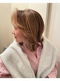 筋感のある細めハイライト外国人風オフィスで浮かないハイライト