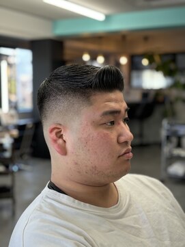 ヘアーラボ 樟葉(Hair Labo) アップバング スキンフェード 南楠葉