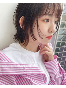 イル(ill) 羽バング　外ハネ　セミウルフ　ウエットボブ　大須