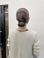 ソソ(soso)&nbsp;【soso 伊勢田】タイトシニヨン/ブリーチカラー/横浜