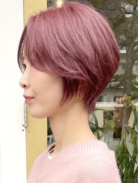 コンビネーション(combination) ショートカット　ピンクカラー　ブリーチダブルカラー