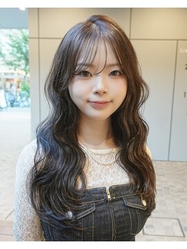 クム(kumu) ◎大人可愛いグレージュレイヤー×くびれ巻き韓国