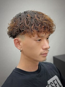 スラッシュ(SLASH) スペインカール/スパイラルパーマ/フェード/姫路