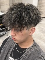 イーラ(era)&nbsp;前下がりマッシュツイストスパイラルパーマメッシュ刈り上