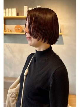 ペレ(pele) マッシュボブ　前上がりボブ　ピンクブラウン　顔周りカット