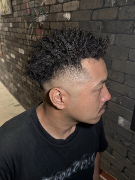 フォーコーナーズカットショップスリーセント 栄(FourCornersCutShop 3/cent) アフロツイスト/スパイキーアフロ/特殊パーマ/針金パーマ