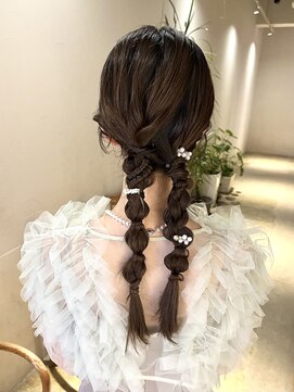 セブンベルベット(7 Velvet) ツイン編みおろし結婚式ヘアアレンジ/KAORI SHINJYO