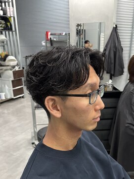 ガオプロデュースバイレボ(gao produced by revo) フェザーパーマ刈り上げセンターパートスポットパーマビジネス柏