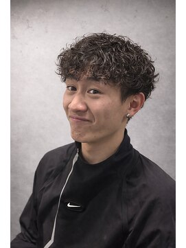 ワンワンオー バーバーショップ 長浜店(@110 BARBER SHOP) 強めのパーマ×ツーブロックで個性的なショートヘア