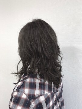 アアラ(’a’ala) 手軽にスタイリングできるウェーブパーマ