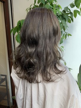 アン(Hair make un) カーキグレージュカラー