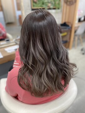 ユッカ エルア 武庫之荘南口(YUCCA elua) 【elua 長田】外国人風バレイヤージュアッシュグレージュ