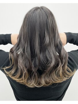 アライブ キチジョウジ(ALIVE Kichijoji) 根本が伸びても気にならないグラデーションカラー