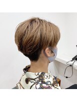 アクルヘアーバイテソロ(AKUR hair by tesoro)&nbsp;刈り上げマッシュ×ミルクティーベージュ