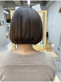襟足ギリギリのシンプルミニボブ×ナチュラルハイライト