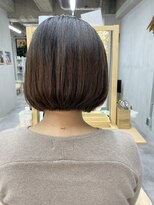 ヴィア(via) 襟足ギリギリのシンプルミニボブ×ナチュラルハイライト