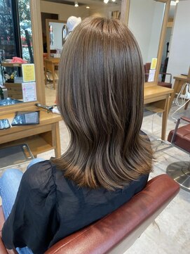 ルシュカイチマルニ(Rasca102) ミディアム、くびれヘア、外ハネ、マロンベージュ、ベージュ