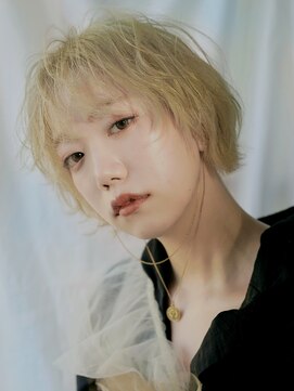 エンクス(enx) ブロンドカラー×丸みショート