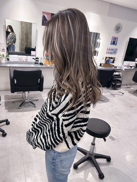 キング 高槻(K!ng) ハイライトカラーミルクティーベージュケアブリーチダブルカラー