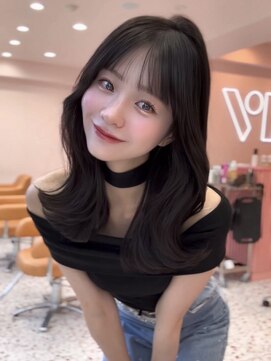 ボタン シブヤ(VOTAN SHIBUYA) モモのミディアムのくびれヘア　ダークグレーカラー