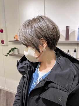 ソエル(Soell) ハイライト 髪質改善 ショート グレージュ 脱白髪染め白髪ぼかし