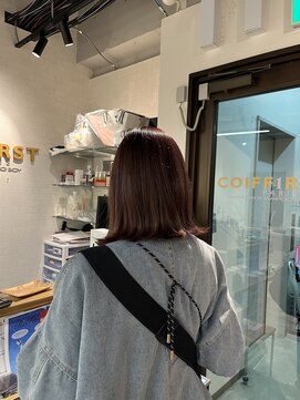 コワファースト長崎シャンプーボーイ 2nd(COIFF1RST 長崎 SHAMPOO BOY) ぱつっとボブ 外ハネボブ ショートボブ