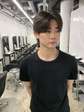 ピア ヤクイン(Pia Yakuin) 斉藤指名　刈り上げないセンターパート