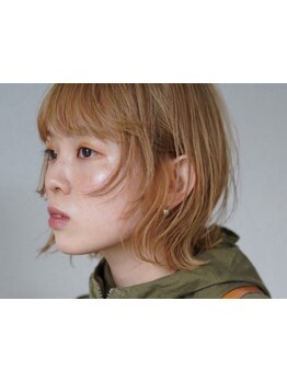 動きのある柔らかい質感とナチュラルなデザインで伸ばしながらオシャレを楽しむ[レイヤーカット/渋谷駅]