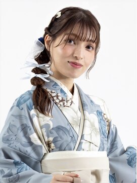 アースオーセンティック 扶桑店(EARTH Authentic) 花飾りが映える大人可愛い成人式スタイル