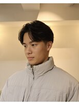 シーンバイラッド ヘルム(SCENE by RAD helm)&nbsp;立体感とシャープな毛流れがでるフェザーパーマスタイル
