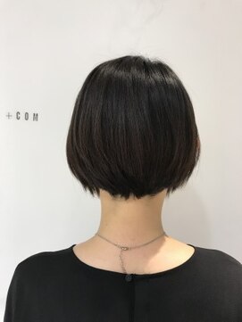 コム(com by neolive) 前下がりショート