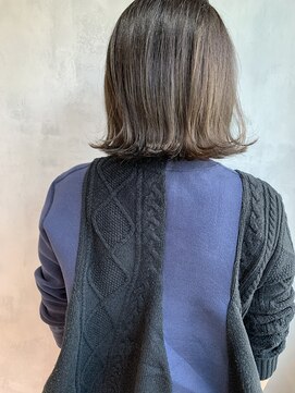 キチ(kichi.) [kichi.] 切りっぱなしボブ×オリーブベージュ